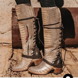 Freebird By Steven. Beige Croco Coal 8